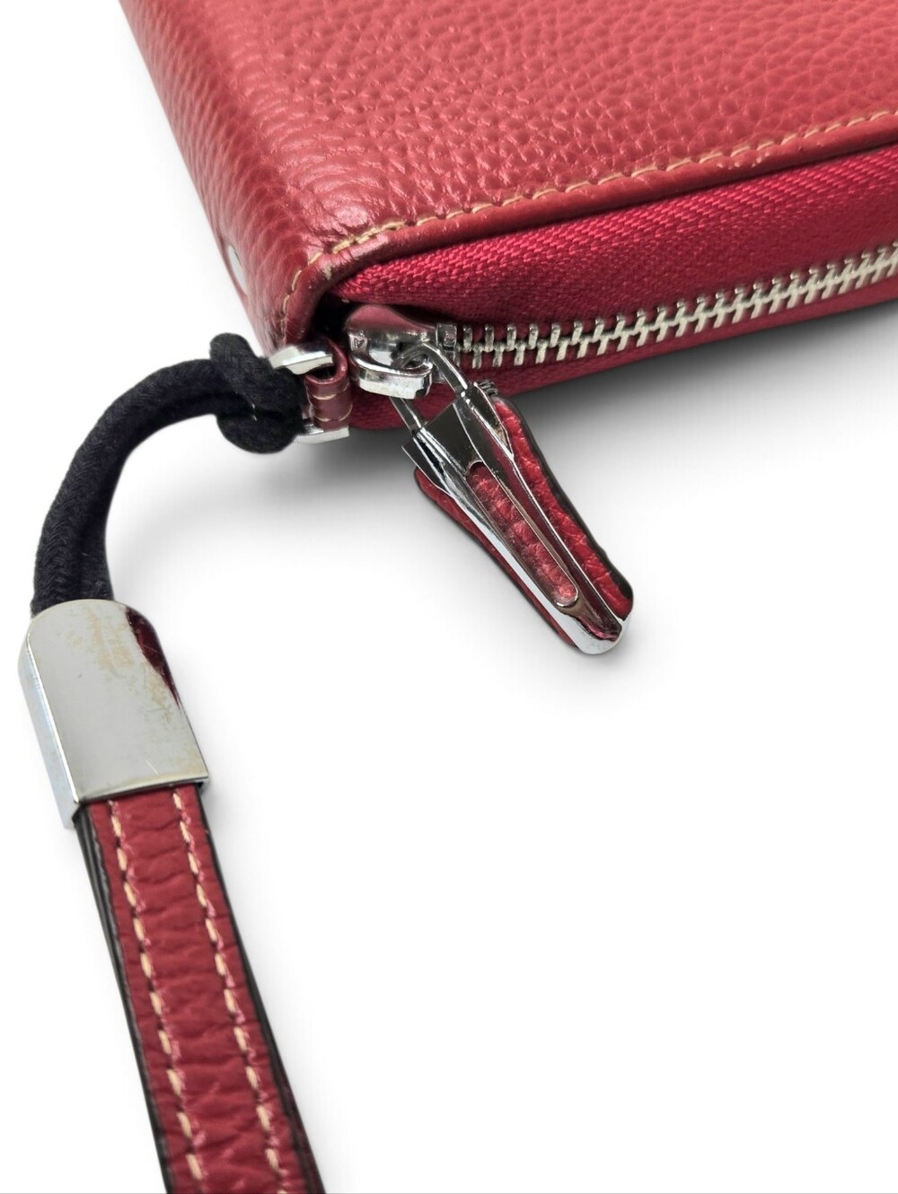 Lavemi Red Leather Wallet. Zip Closure. - Picture 6 of 11